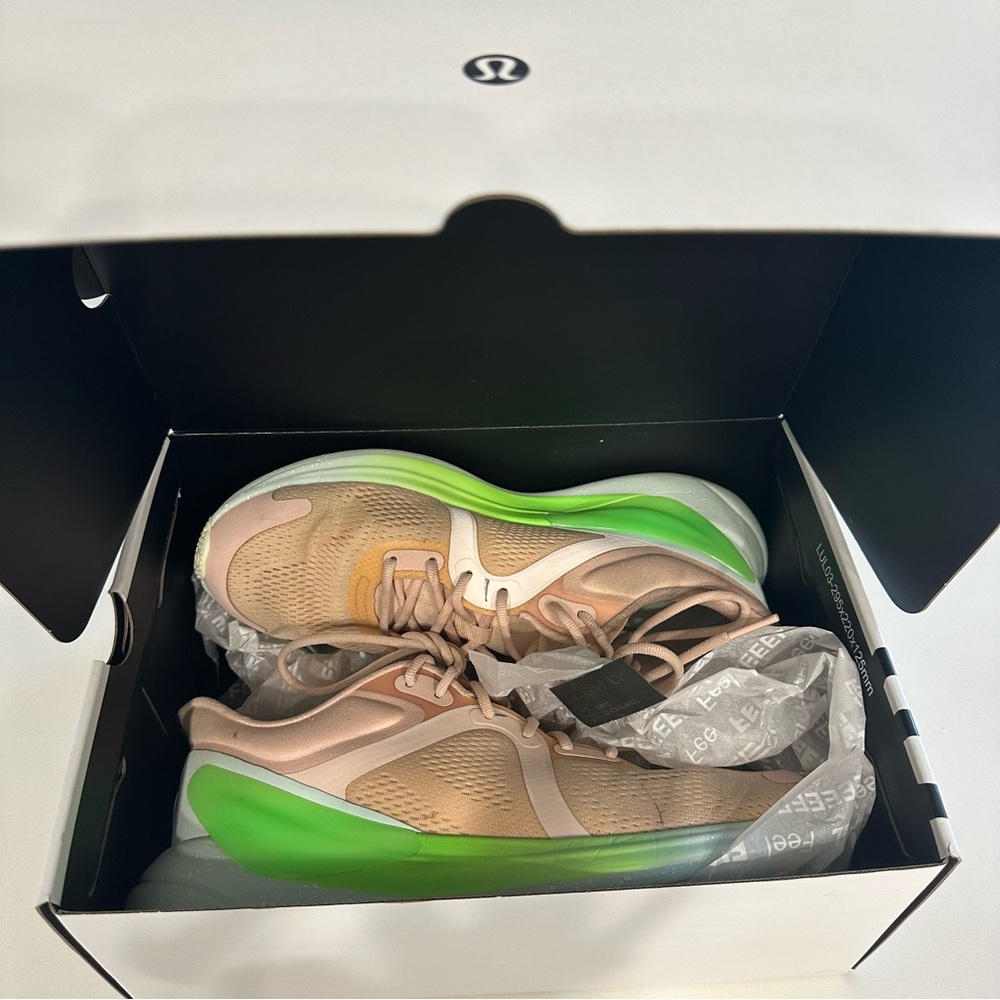 🍋 Lululemon Blissfeel Running Shoes Sneakers Pink Green